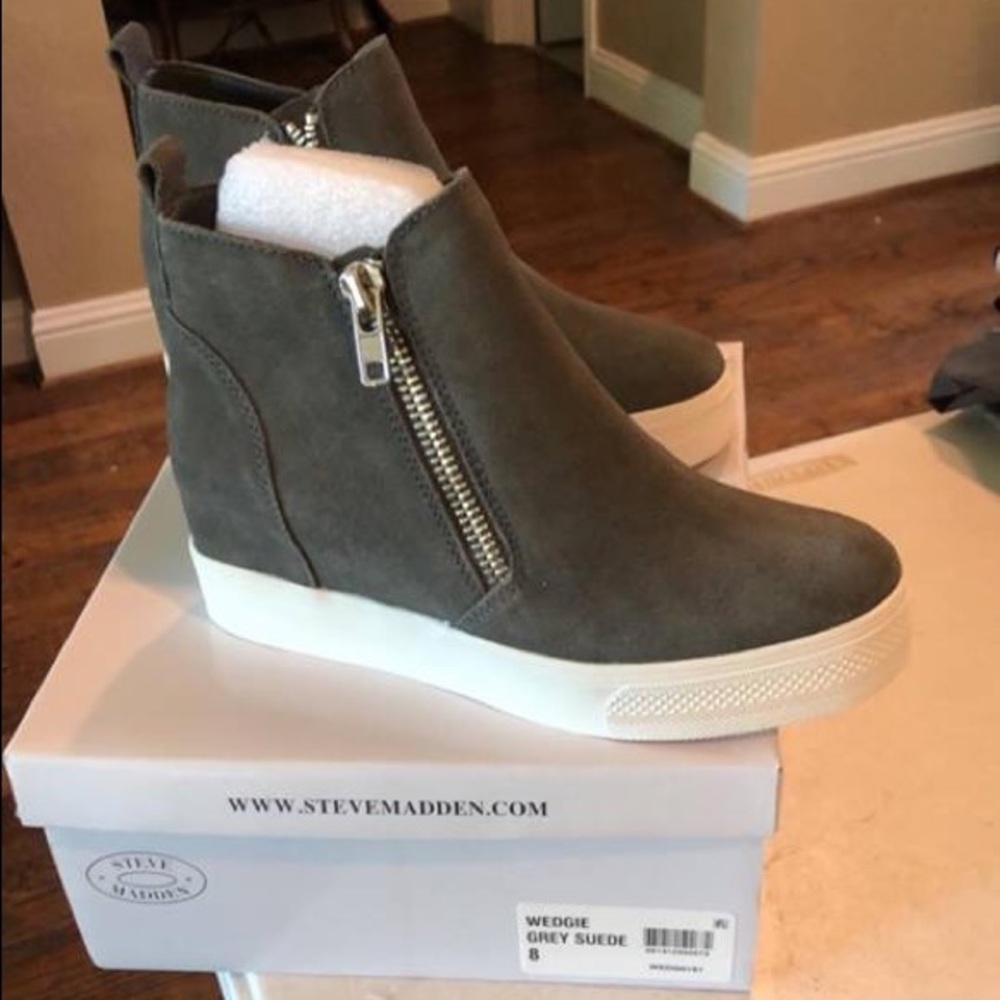 NEW Steve Madden Suede Wedgies